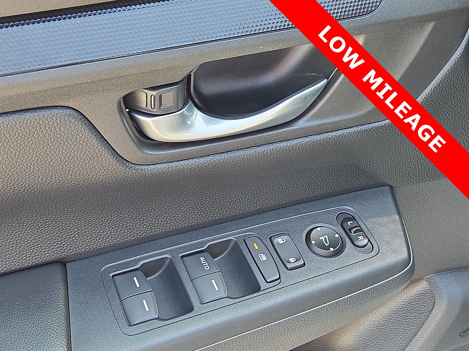 Used 2025 Honda CR-V LX image 13