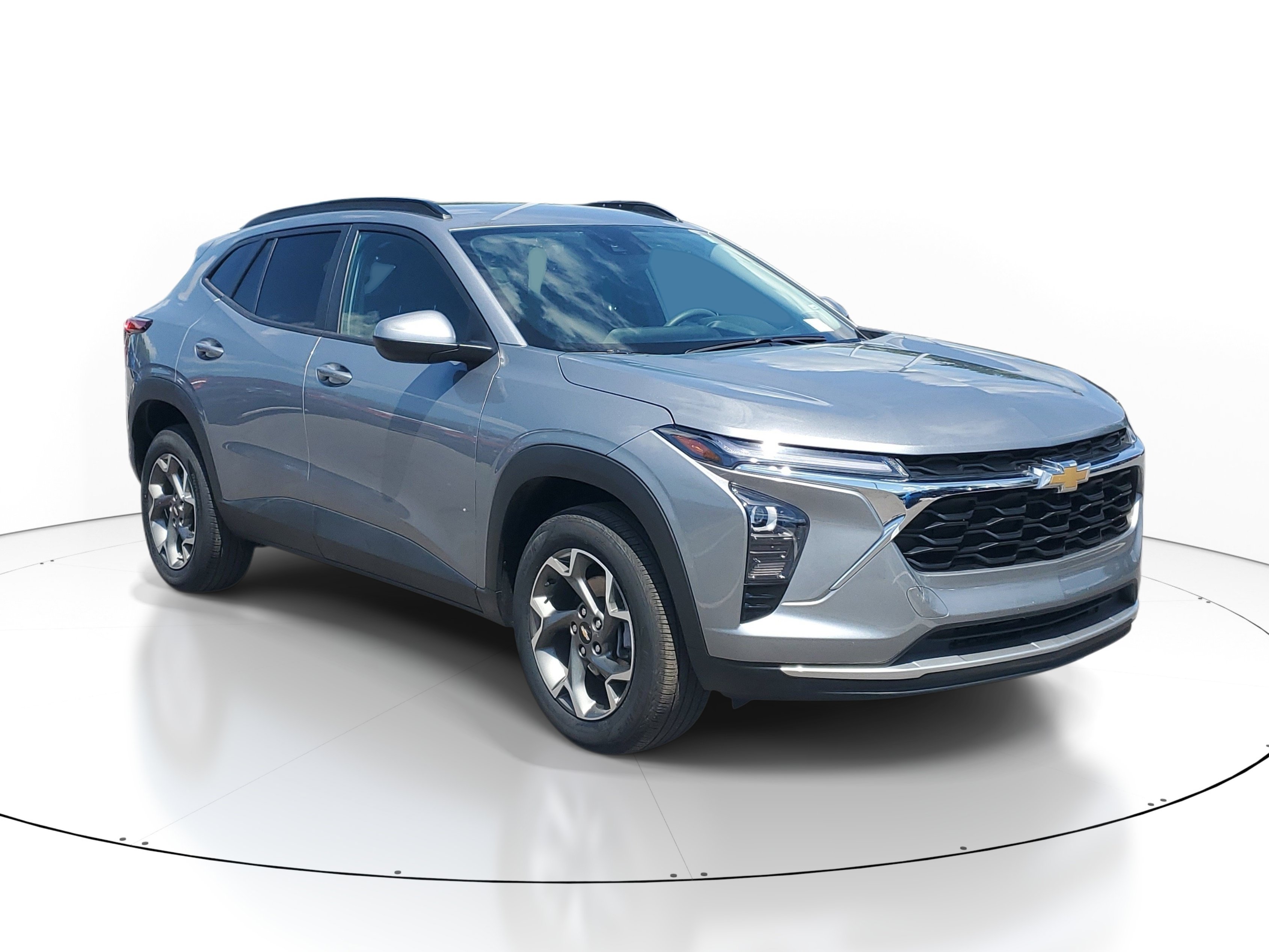 Used 2025 Chevrolet Trax LT FWD image 2