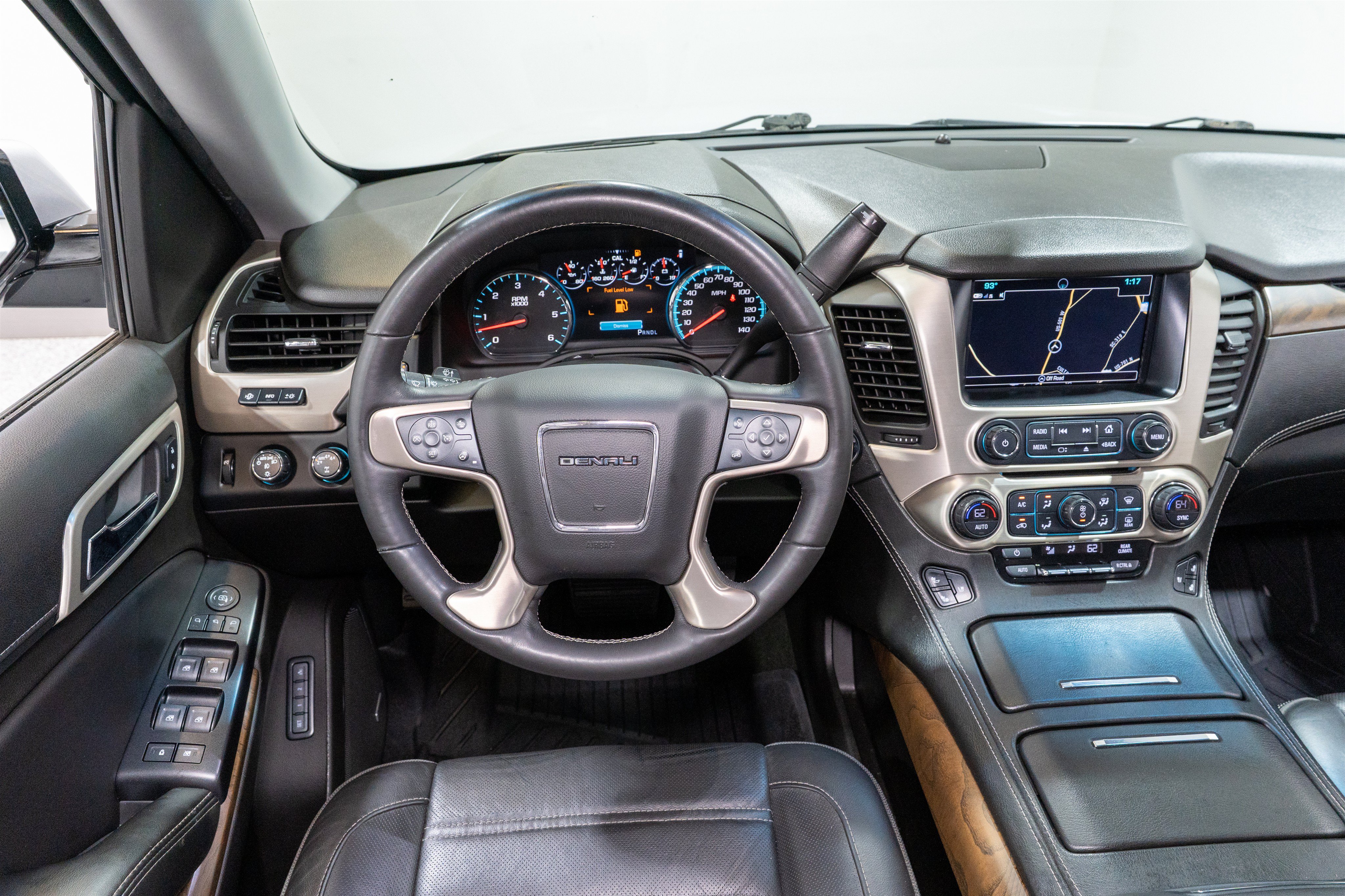 Used 2018 GMC Yukon XL Denali w/ Denali Ultimate Package AWD/4WD image 12