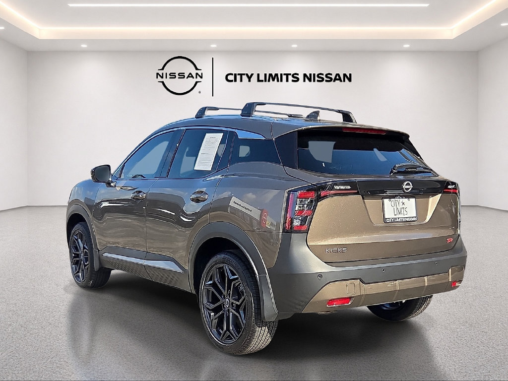 Used 2025 Nissan Kicks SR FWD image 4