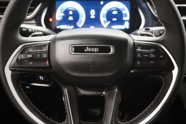 Used 2025 Jeep Grand Cherokee L Laredo AWD/4WD image 17