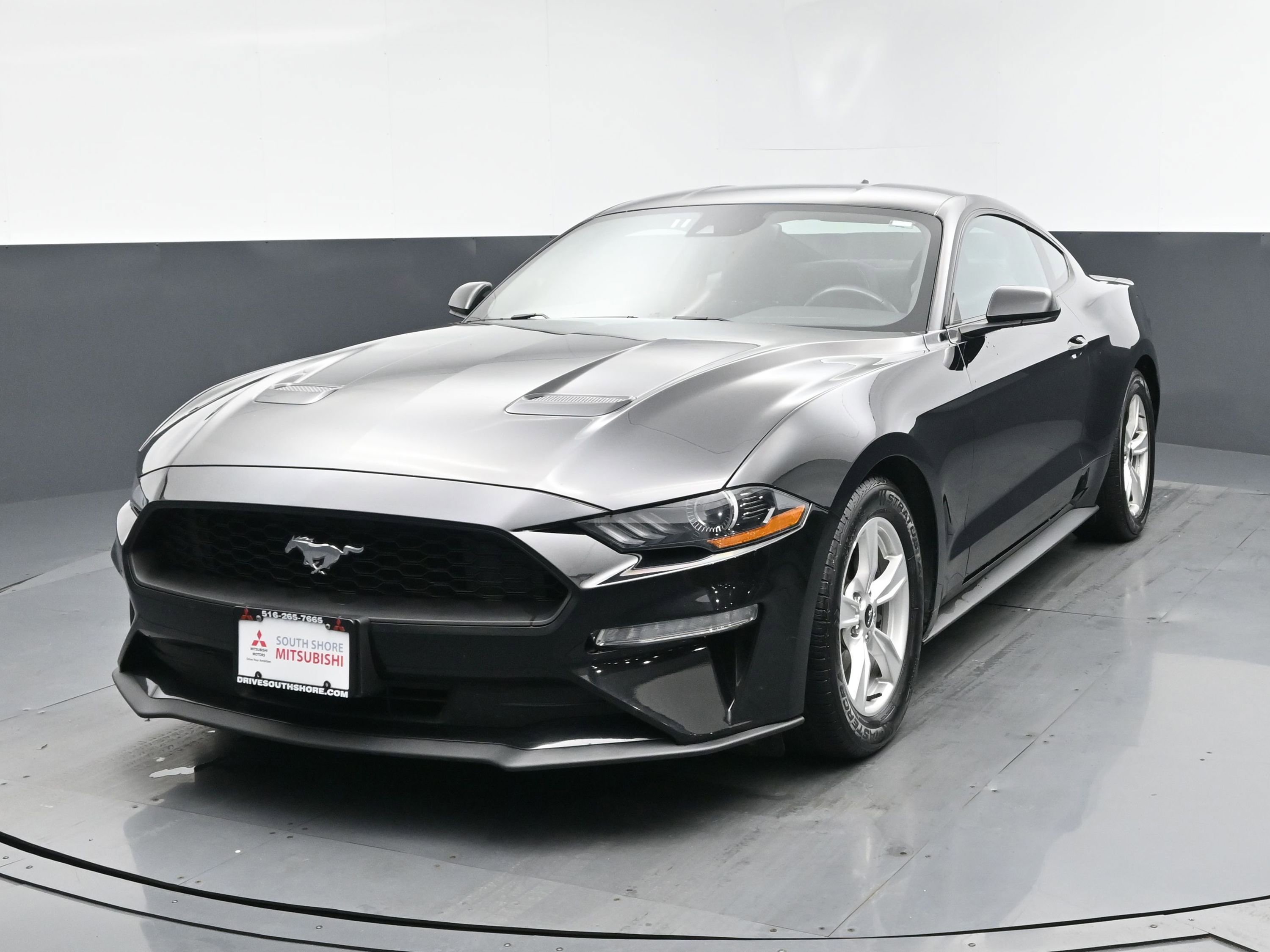 Used 2022 Ford Mustang Coupe image 1