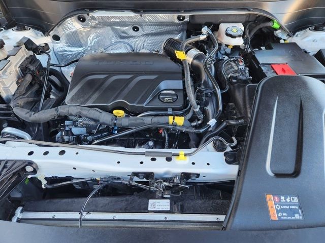 Used 2025 Chevrolet Trax RS w/ Sunroof Package image 32