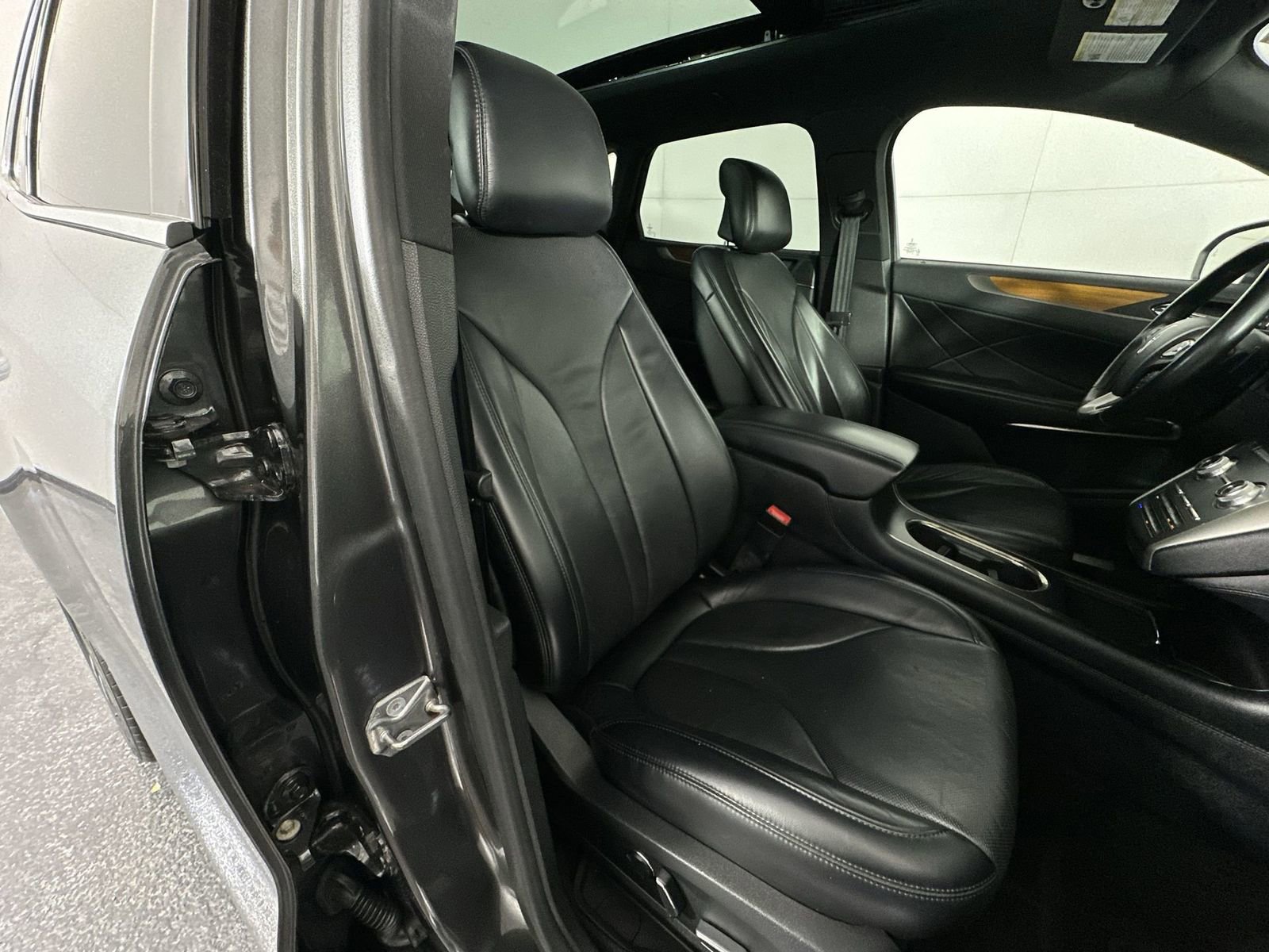 Used 2018 Lincoln MKC Reserve image 31