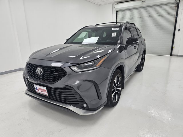 Used 2022 Toyota Highlander XSE image 4