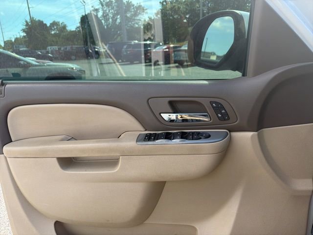 Used 2011 Chevrolet Avalanche LT w/ Luxury Package image 9