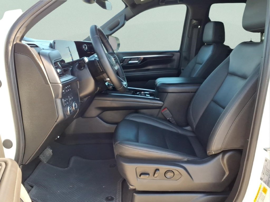 Used 2025 Chevrolet Tahoe LT AWD/4WD image 13