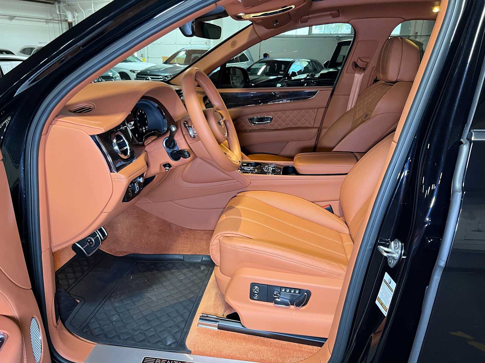 Used 2022 Bentley Bentayga AWD/4WD image 26