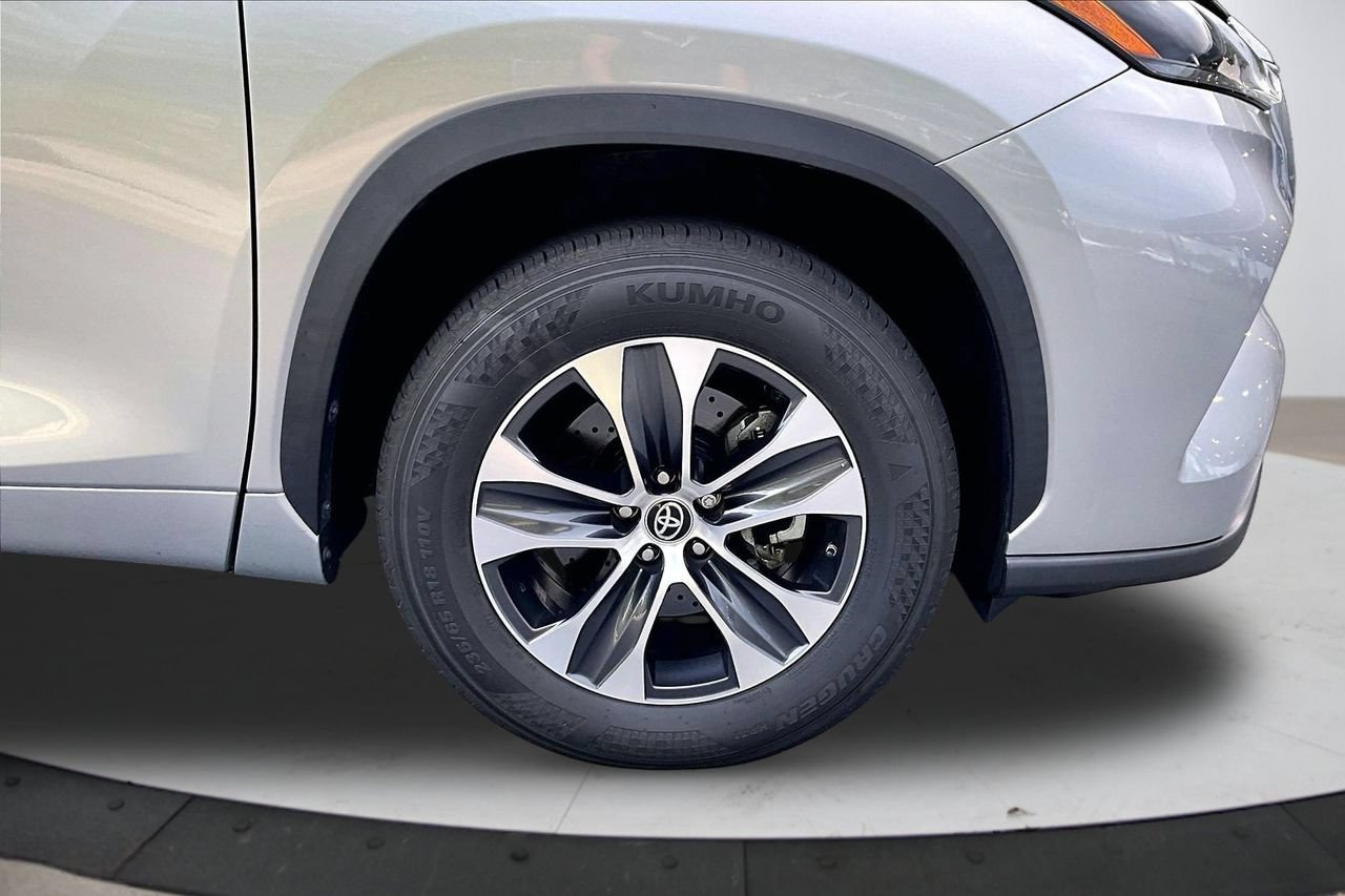 Used 2021 Toyota Highlander XLE FWD image 34
