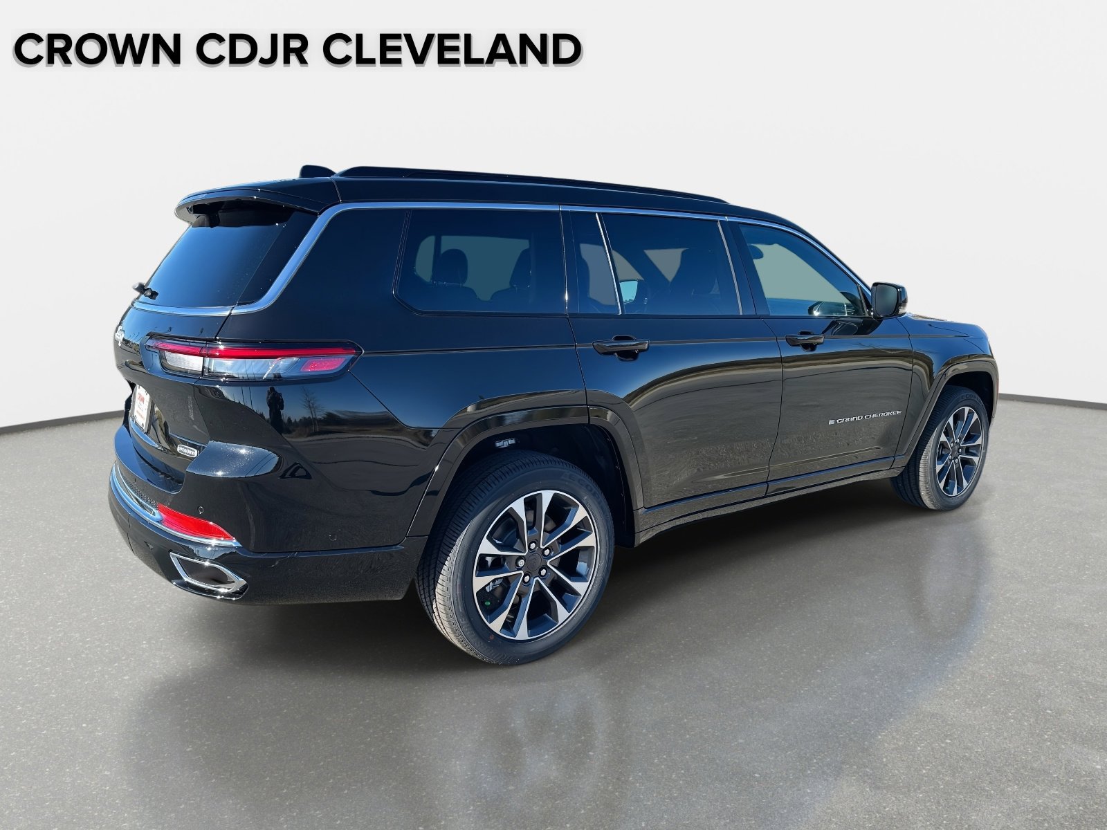 New 2025 Jeep Grand Cherokee L Overland w/ Advanced Protech Group III AWD/4WD image 4