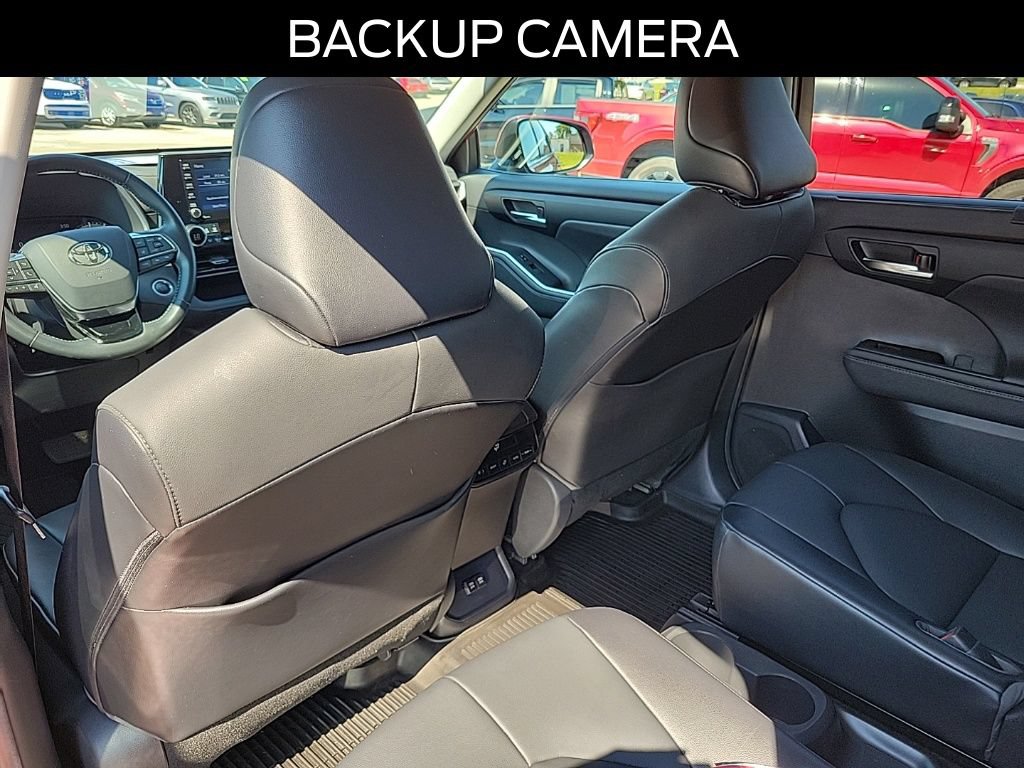 Used 2021 Toyota Highlander XLE AWD/4WD image 14
