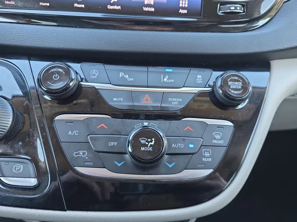 Used 2022 Chrysler Pacifica Touring-L FWD image 30