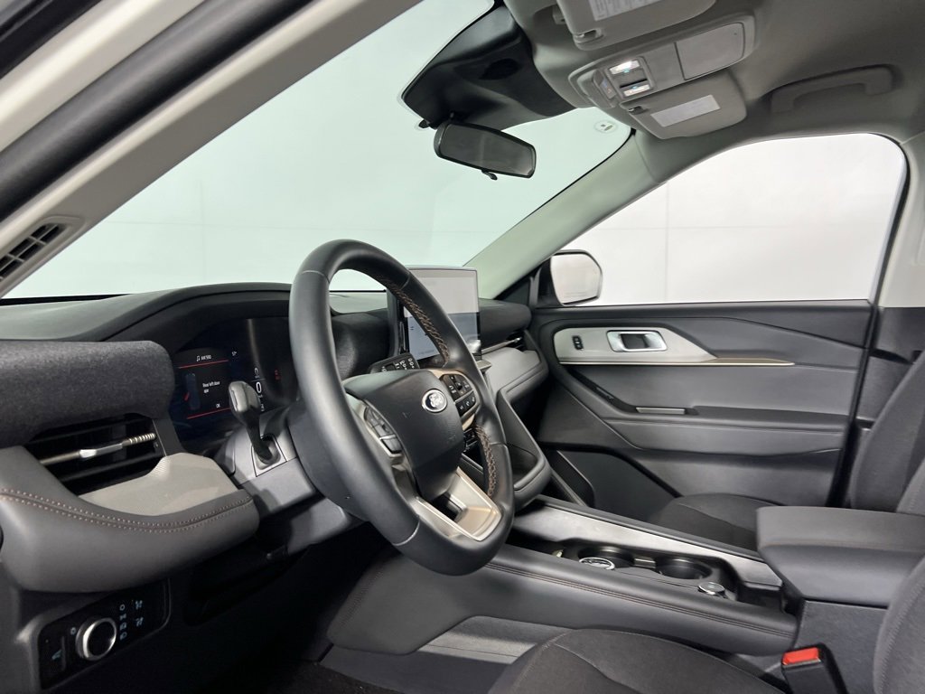 Used 2025 Ford Explorer Active image 23