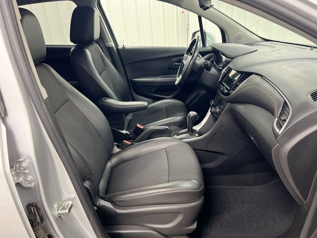 Used 2018 Chevrolet Trax LT w/ LT Convenience Package FWD image 21