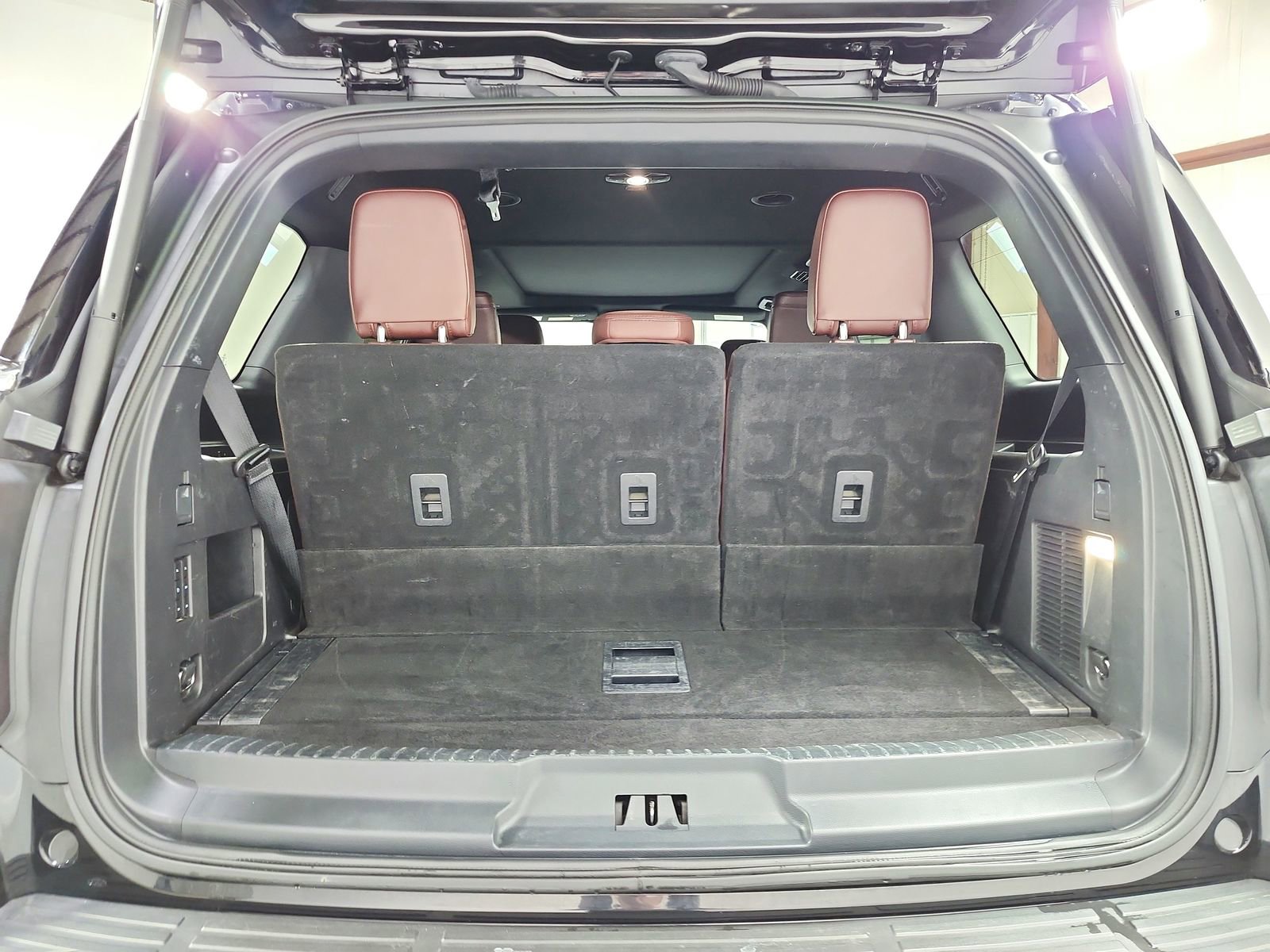 Used 2024 Ford Expedition Limited image 46