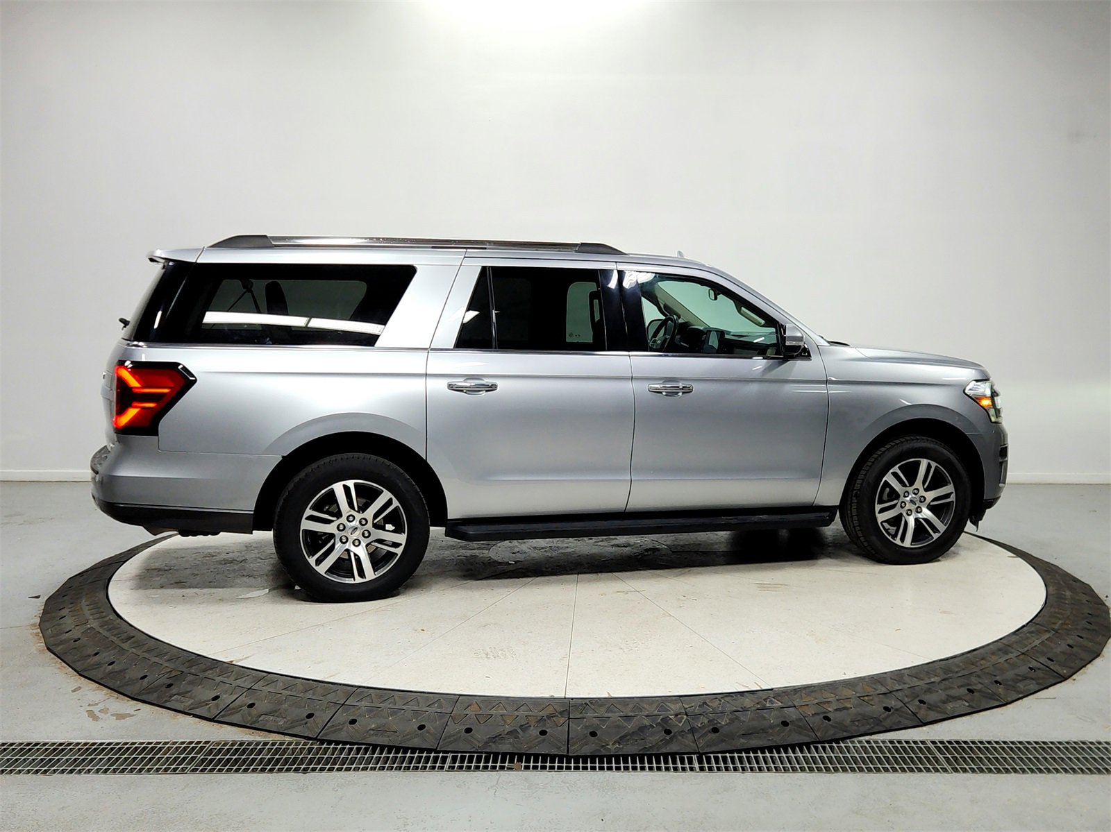 Used 2024 Ford Expedition Max Limited image 8