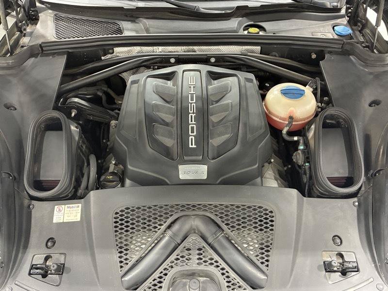 Used 2015 Porsche Macan S AWD/4WD image 25