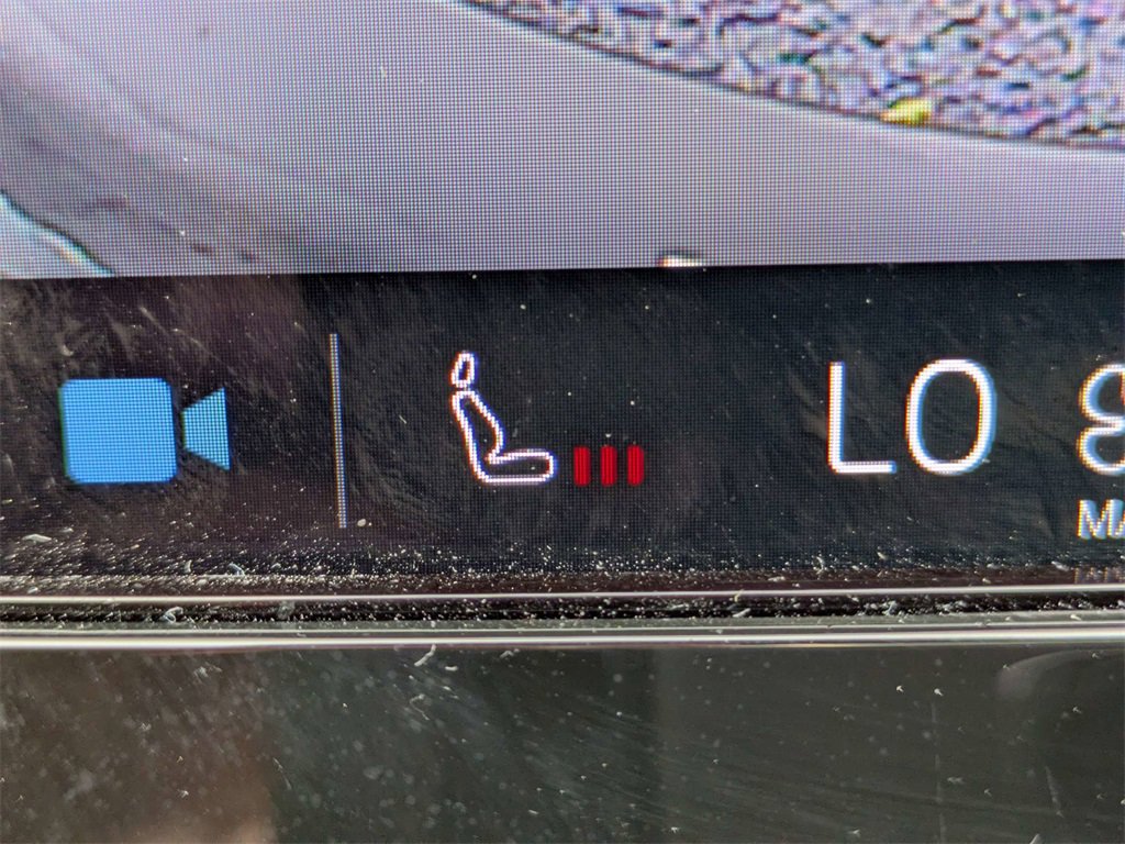 Used 2023 Volvo XC40 Recharge Core image 27