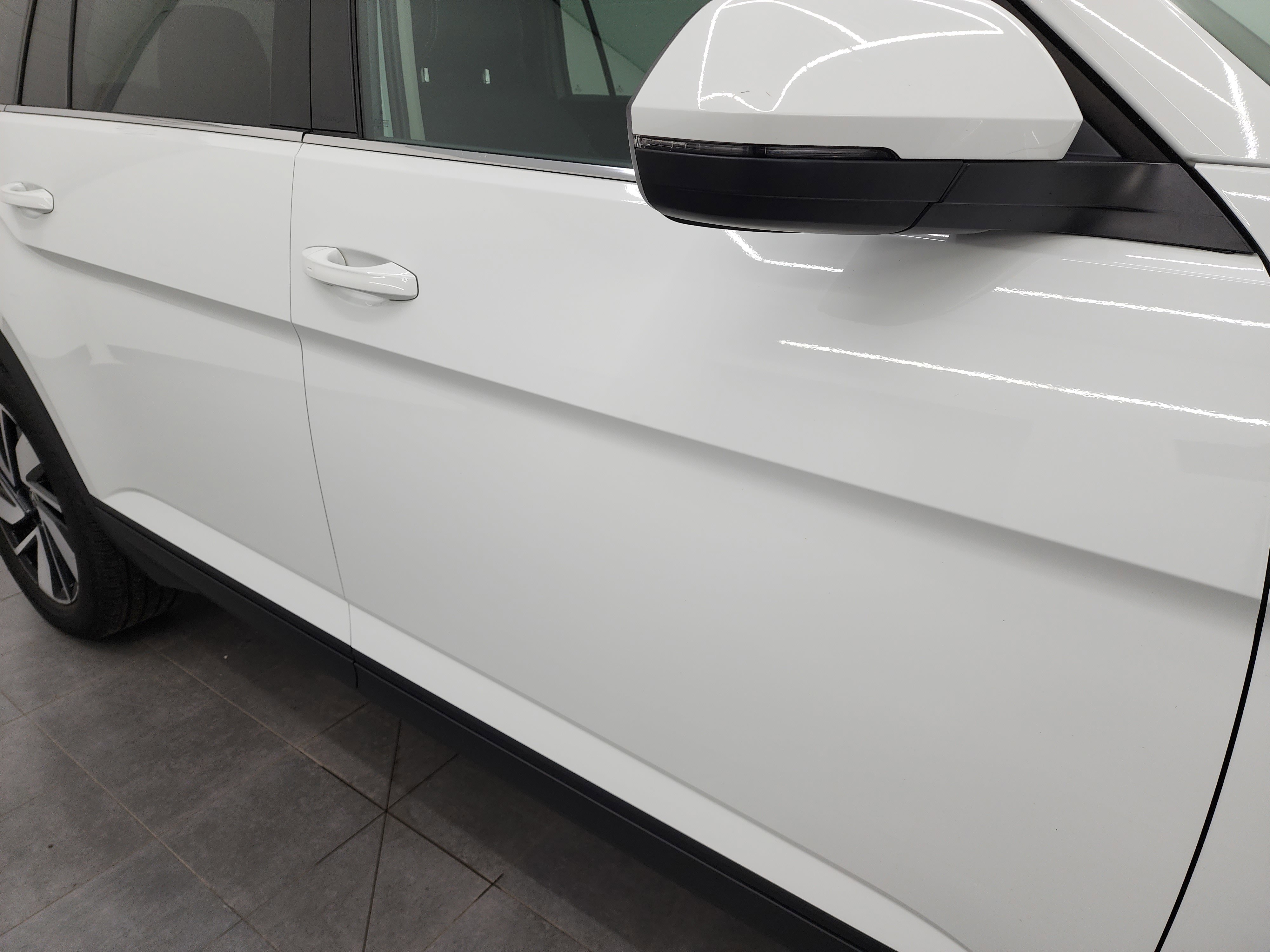 Used 2025 Volkswagen Atlas SE image 25