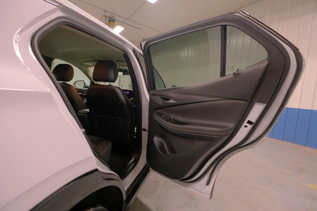 Used 2024 Buick Encore GX Sport Touring image 17