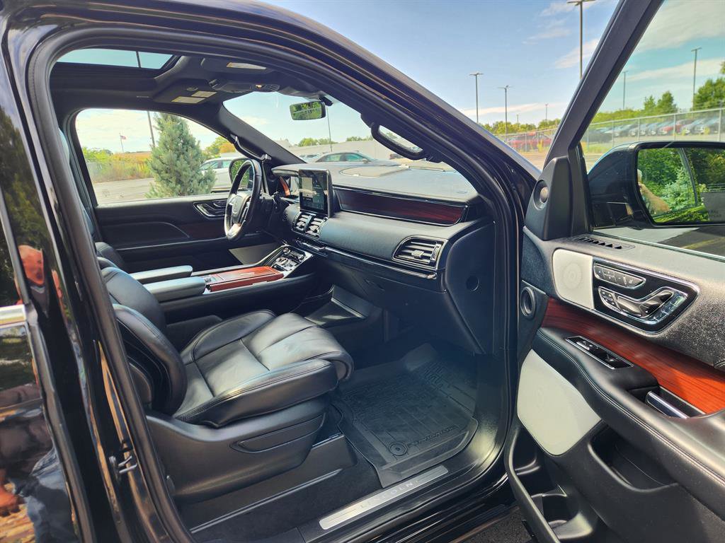 Used 2021 Lincoln Navigator Reserve w/ Luxury Package image 14