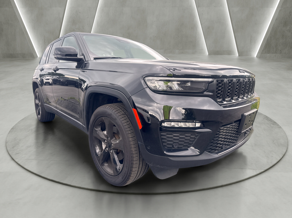 Used 2023 Jeep Grand Cherokee Limited w/ Luxury Tech Group II AWD/4WD image 1