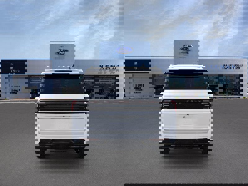 New 2025 Lincoln Navigator Reserve image 5