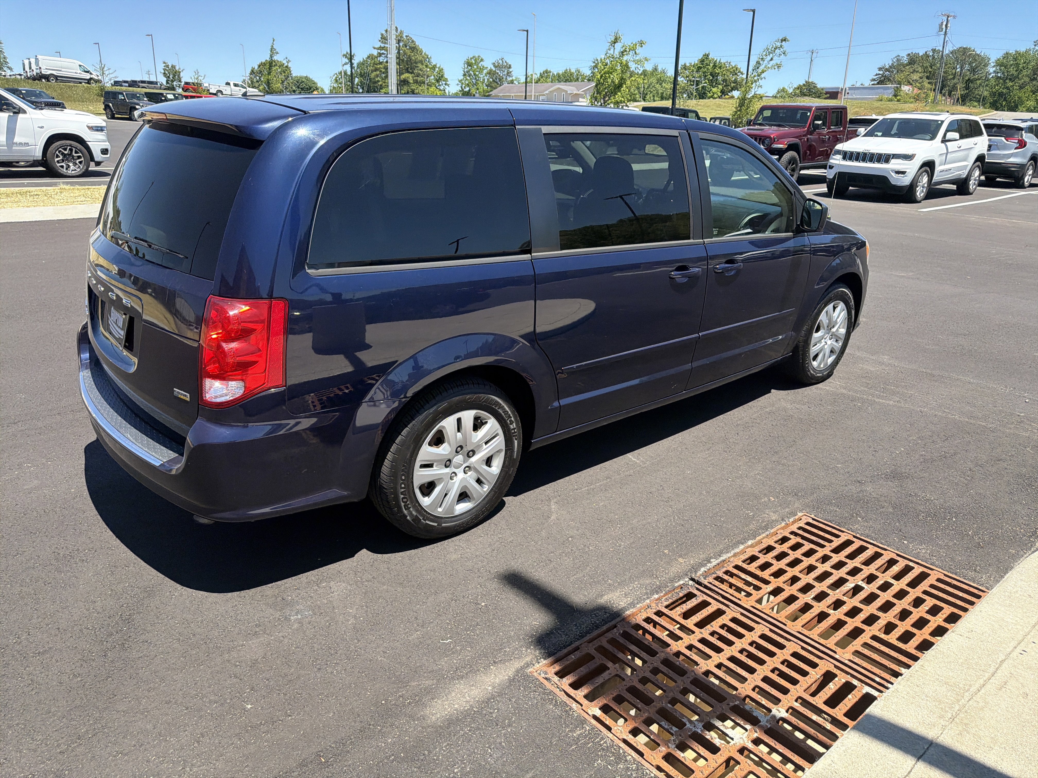 Used 2016 Dodge Grand Caravan SE w/ Quick Order Package 29E SE FWD image 11