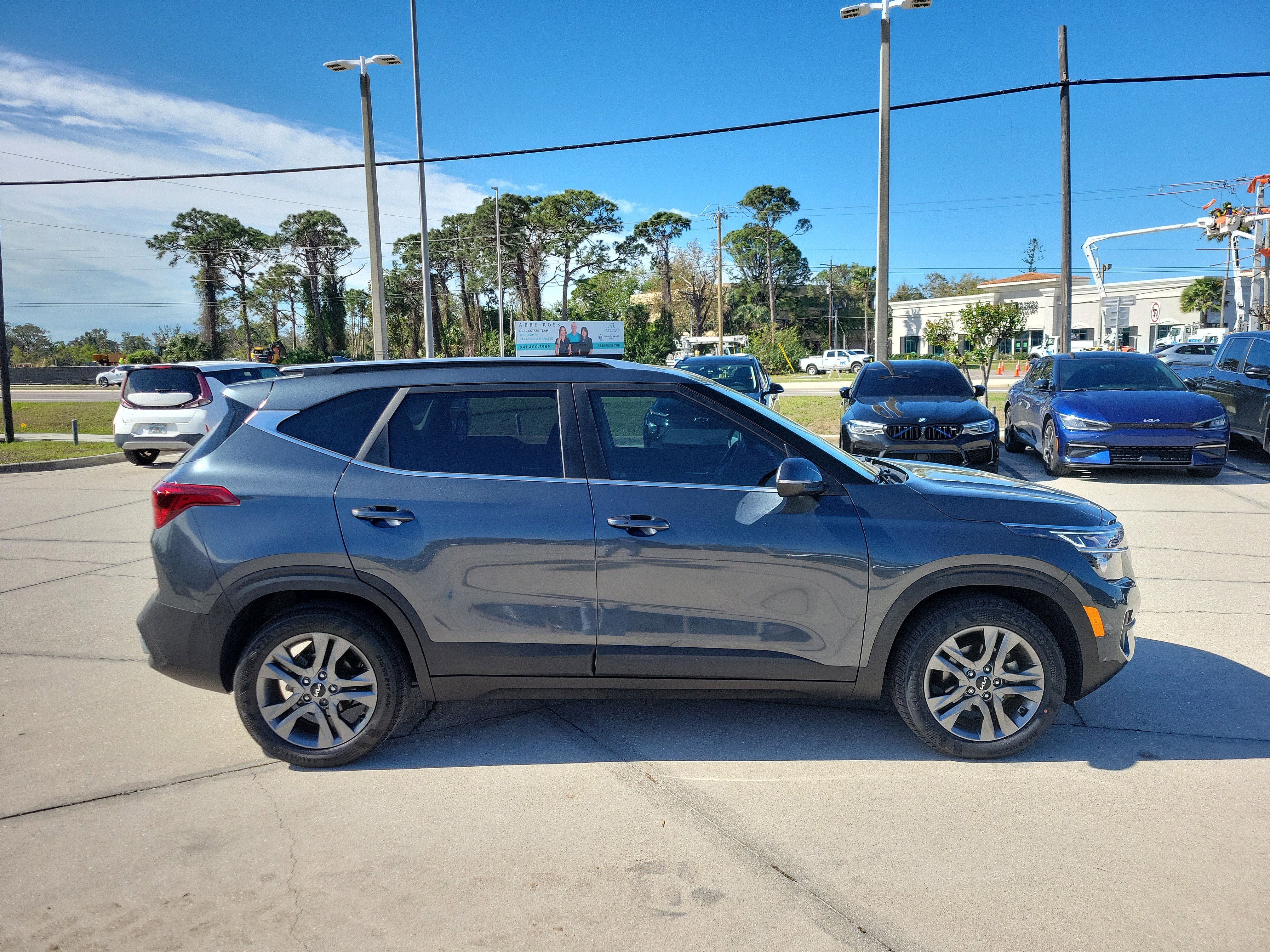 Certified 2023 Kia Seltos S w/ Navigation Package image 3