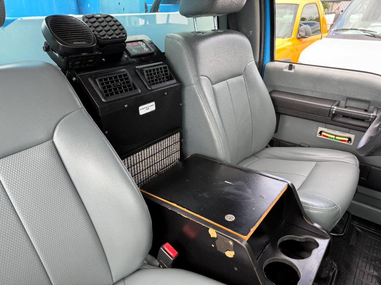 Used 2015 Ford F550 4x4 Regular Cab Super Duty image 45