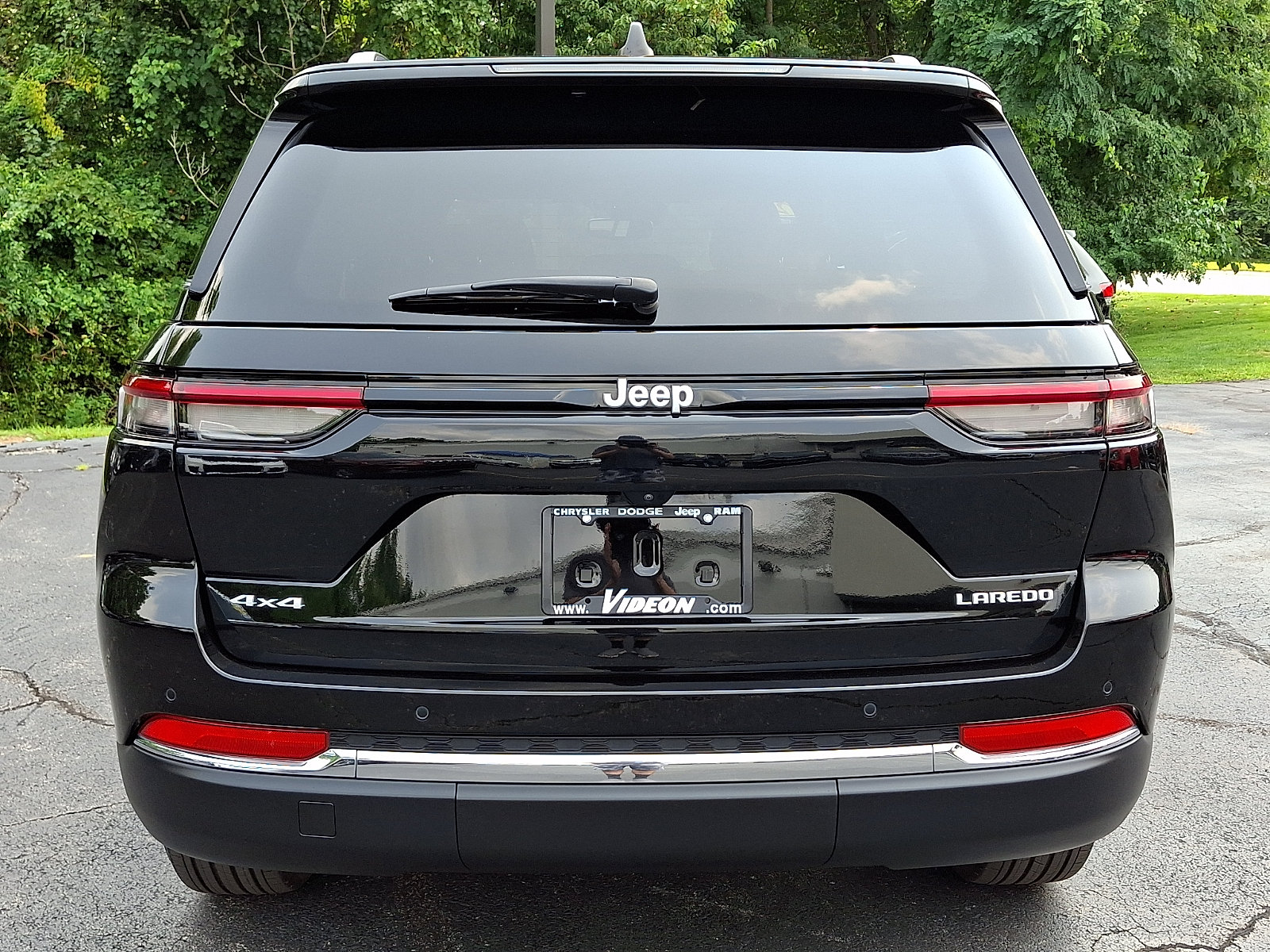 Certified 2024 Jeep Grand Cherokee Laredo X w/ Luxury Tech Group I AWD/4WD image 5