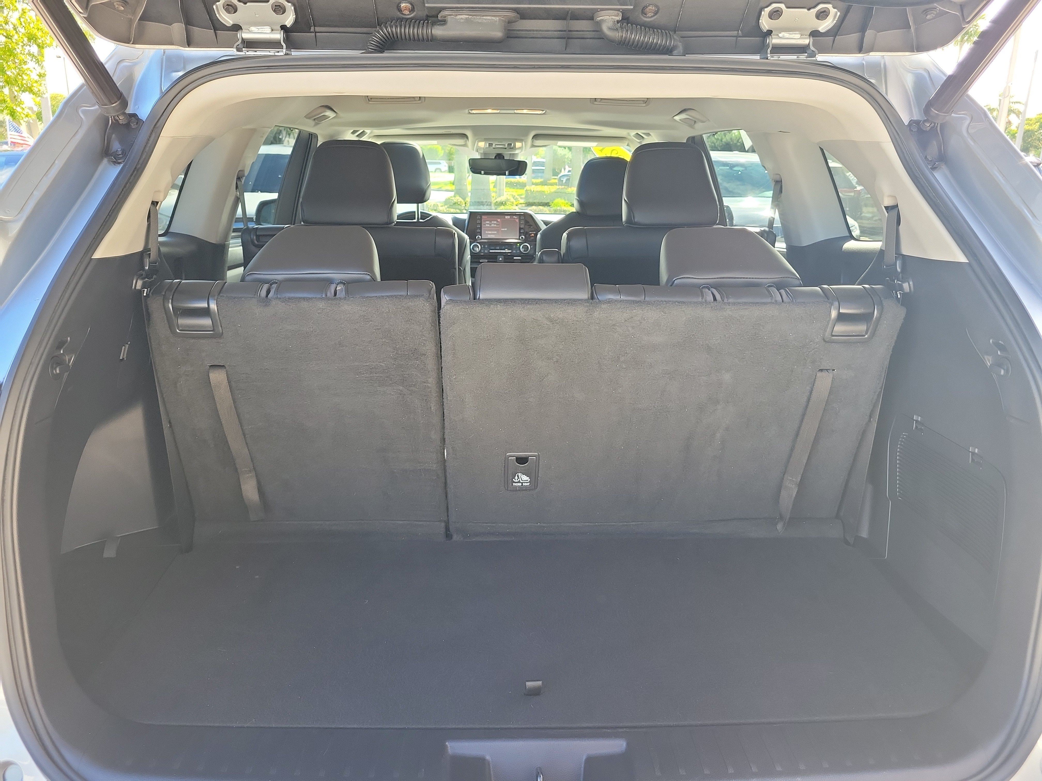 Used 2021 Toyota Highlander XLE AWD/4WD image 11