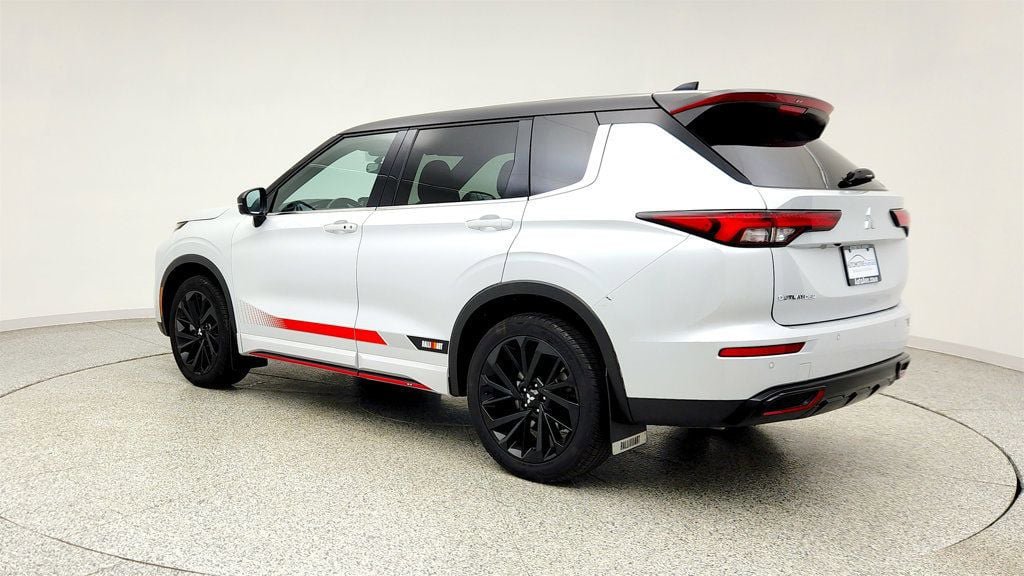Used 2024 Mitsubishi Outlander SE Black Edition AWD/4WD image 7