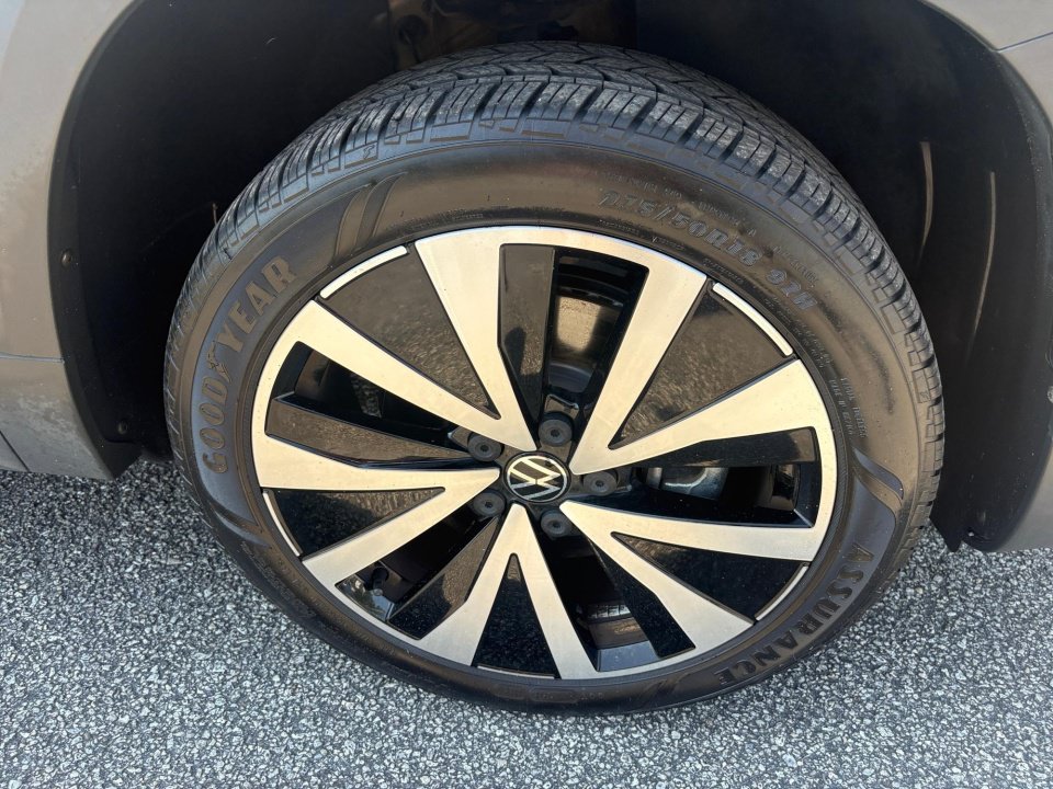 Certified 2023 Volkswagen Taos SE FWD image 25