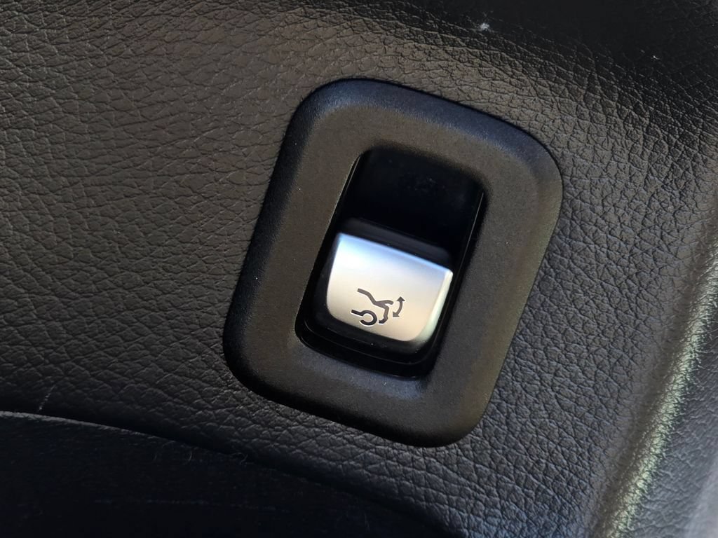 Used 2018 Mercedes-Benz GLC 300 4MATIC image 20