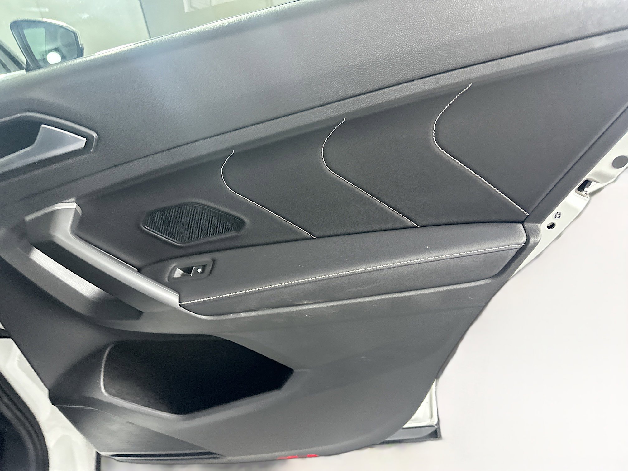 Used 2024 Volkswagen Tiguan SE image 29