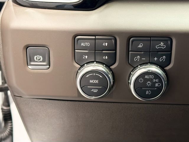Used 2025 GMC Sierra 3500 Denali w/ Denali Reserve Package AWD/4WD image 10