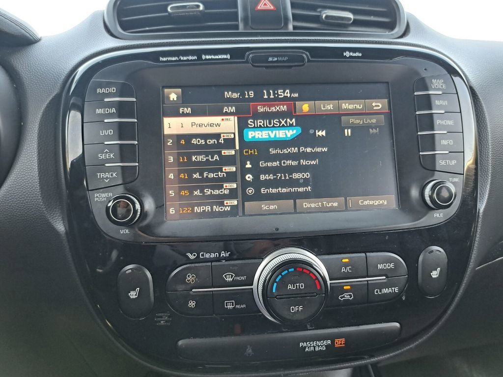 Used 2017 Kia Soul + image 10