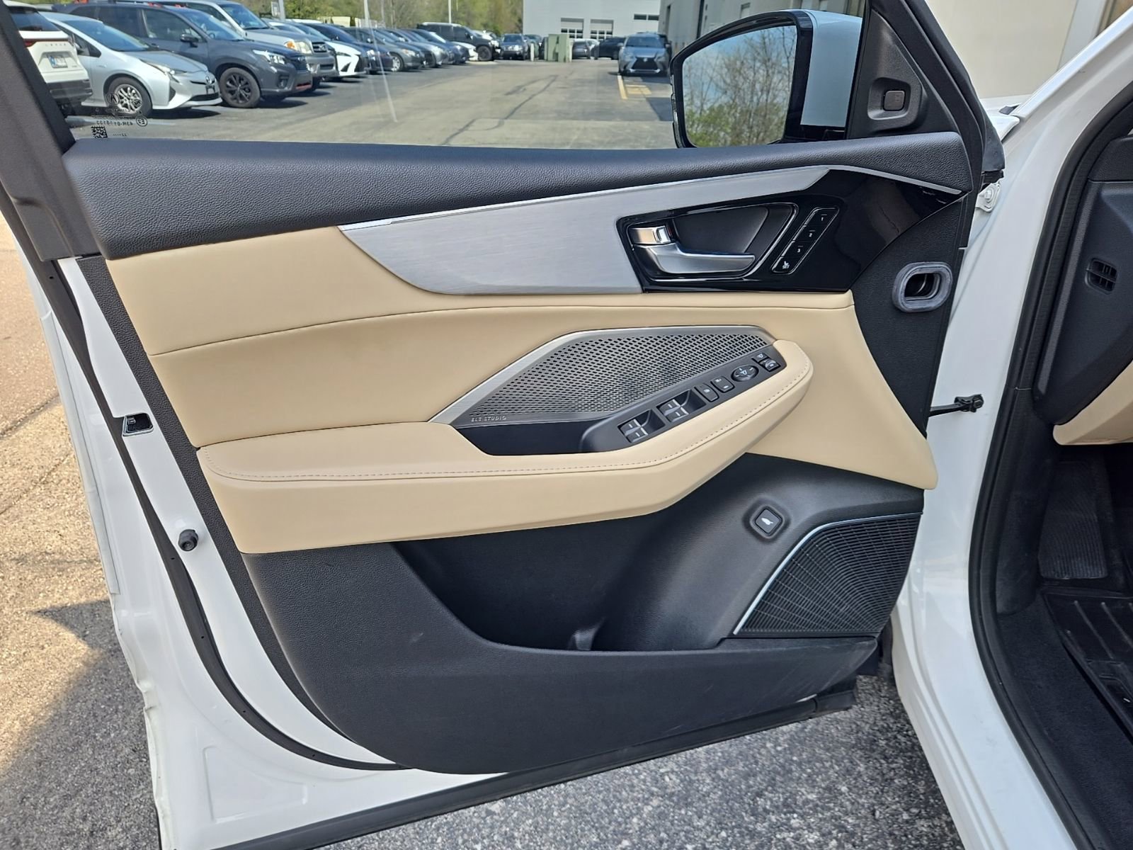 Used 2023 Acura MDX SH-AWD w/ Technology Package image 28