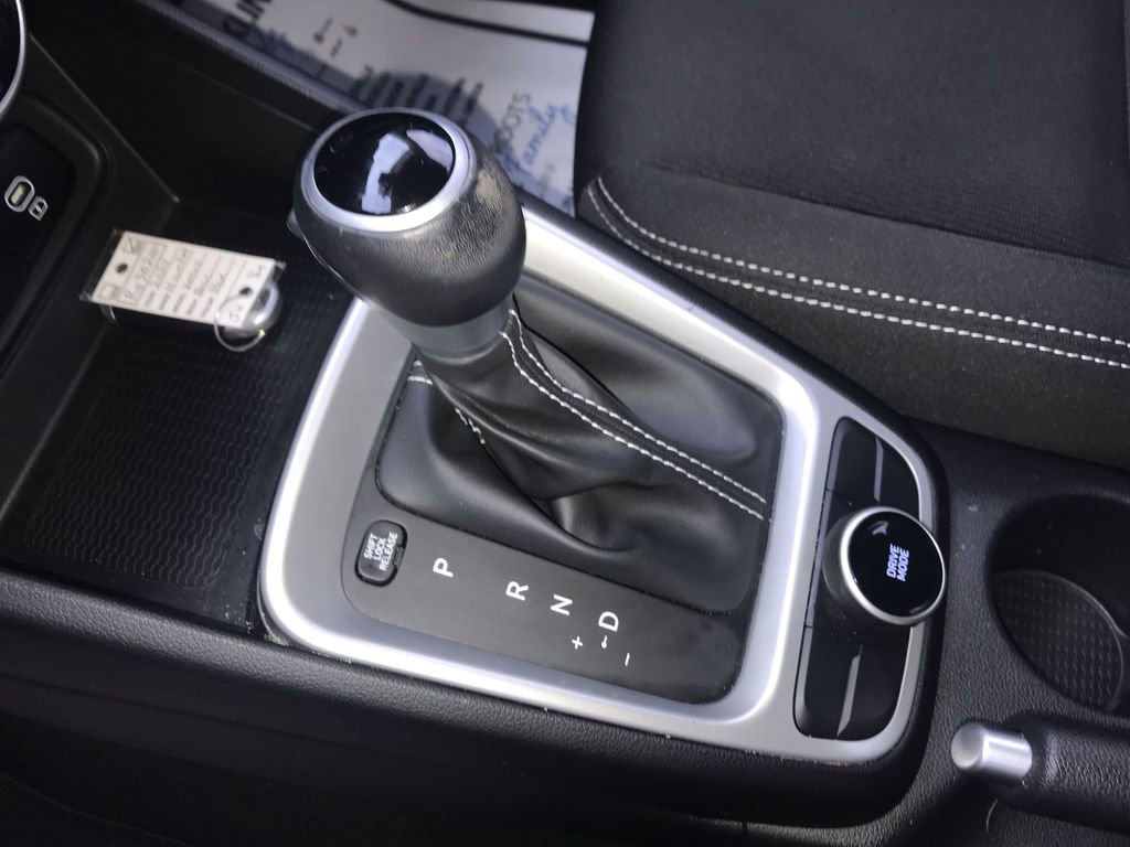 Used 2024 Hyundai Venue SEL image 19