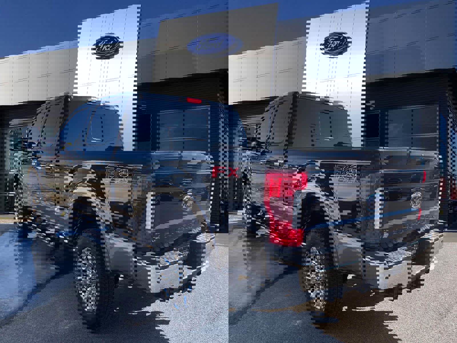 Used 2019 Ford F250 Lariat w/ Lariat Ultimate Package image 3