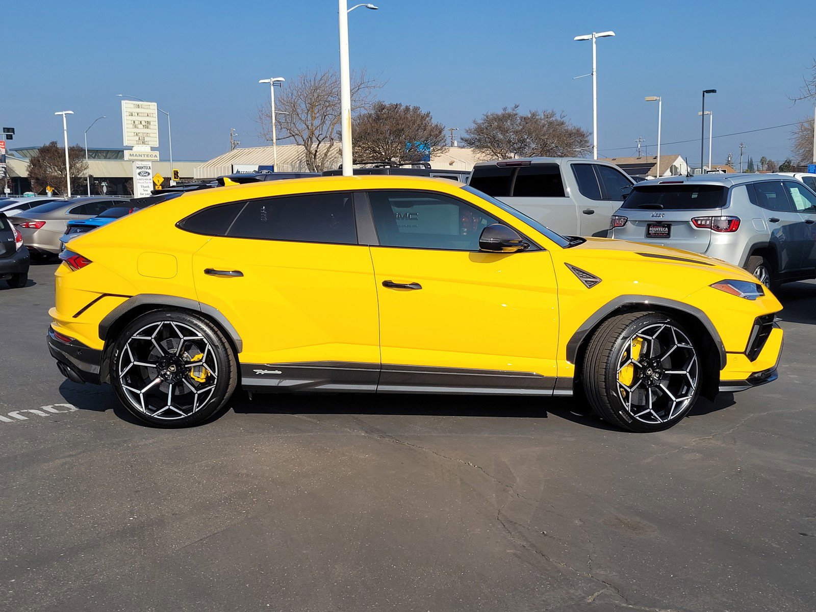 Used 2024 Lamborghini Urus Performante image 3