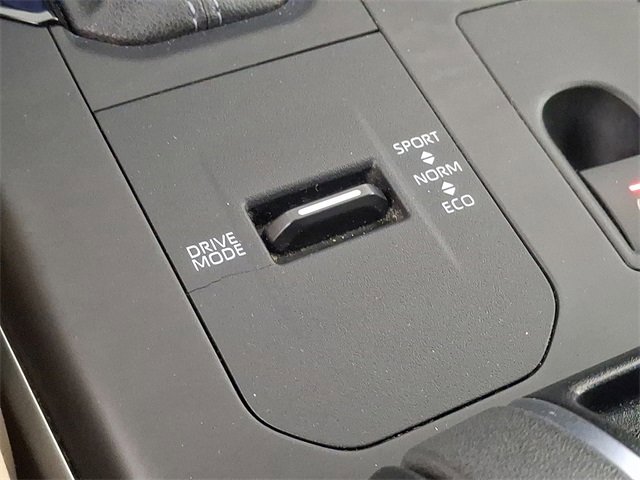 Used 2023 Toyota Highlander L image 25