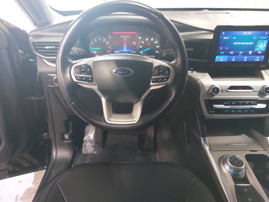 Used 2022 Ford Explorer XLT w/ Equipment Group 202A AWD/4WD image 17