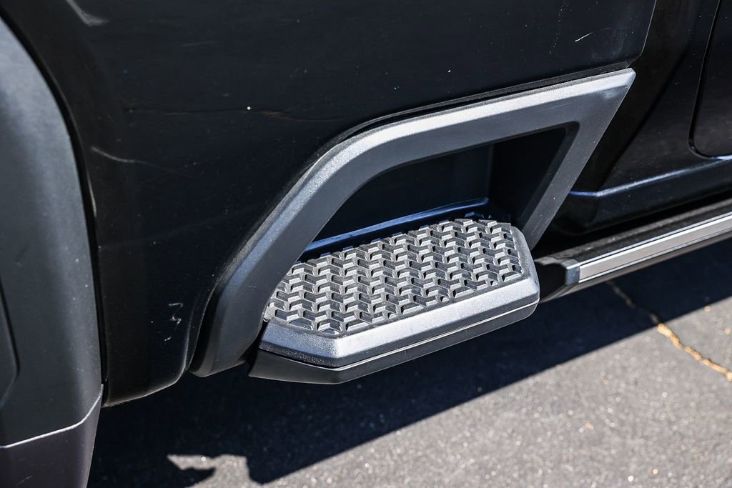 Used 2021 GMC Sierra 2500 Denali w/ Denali Black Diamond Edition image 14