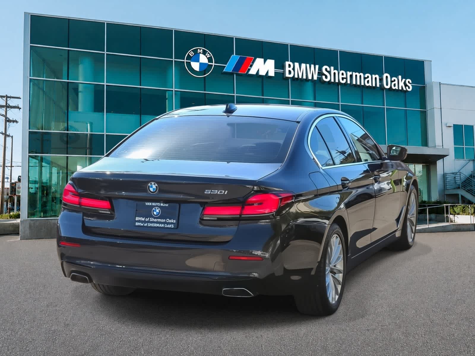 Used 2023 BMW 530i w/ Premium Package RWD image 4