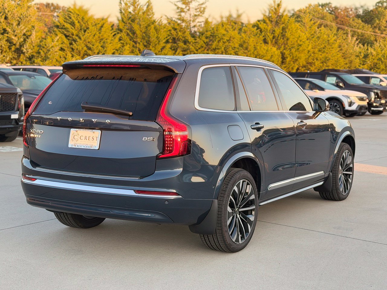 New 2026 Volvo XC90 B5 Plus w/ Protection Package Premier AWD/4WD image 5