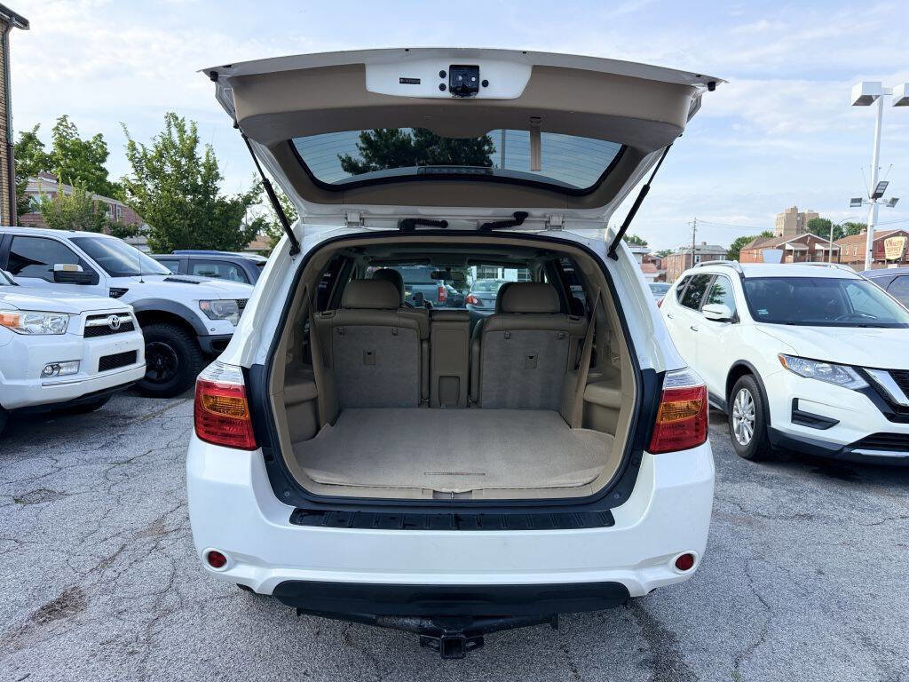 Used 2010 Toyota Highlander SE FWD image 8