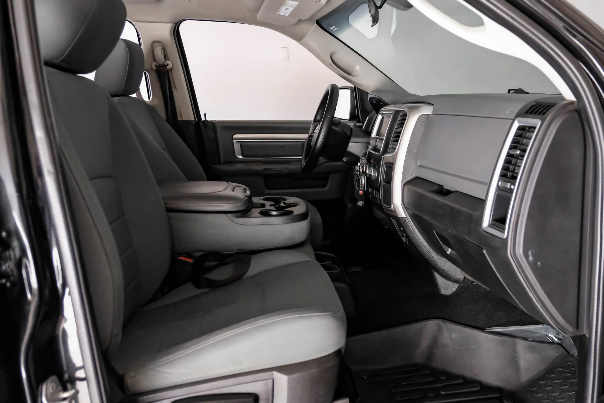 Used 2019 RAM 1500 Classic SLT image 29