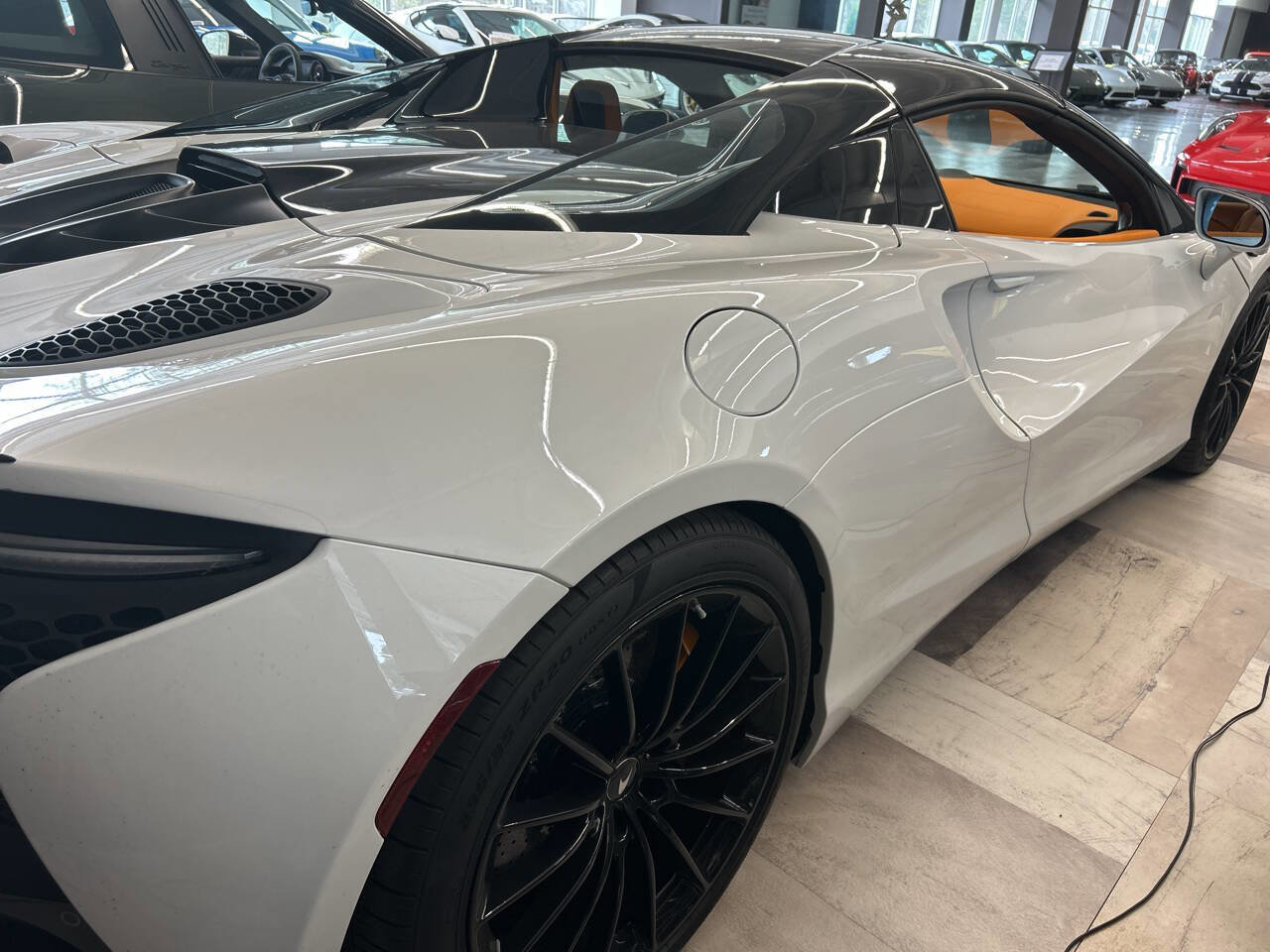 Used 2025 McLaren Artura Spider image 39